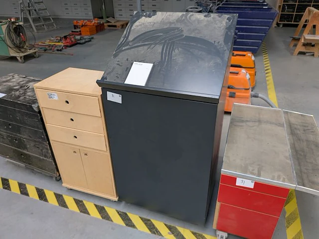 4x werkplaatskast en 1x magneetbord - afbeelding 15 van  16