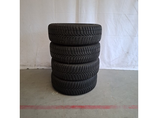 4x winterband met metalen velgen komen van een vw golf 5, vredestein, snowtrac 3 - afbeelding 1 van  16