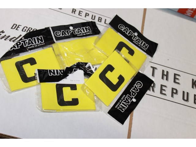 5 aanvoerdersbanden in ds 13 op loc o13 - afbeelding 1 van  3