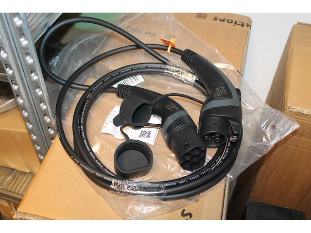 5 autolaadkabels / koppelkabels type 1 - type 2. 4m 3x2,5 mm2. - afbeelding 1 van  3