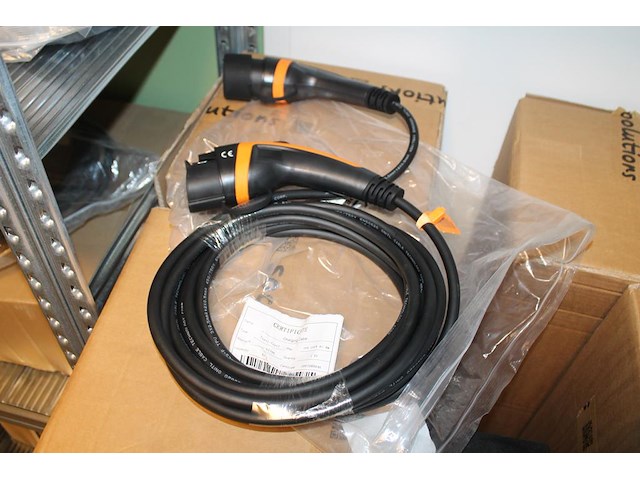 5 autolaadkabels / koppelkabels type 1 - type 2. 8m 3x2,5 mm2. - afbeelding 1 van  3