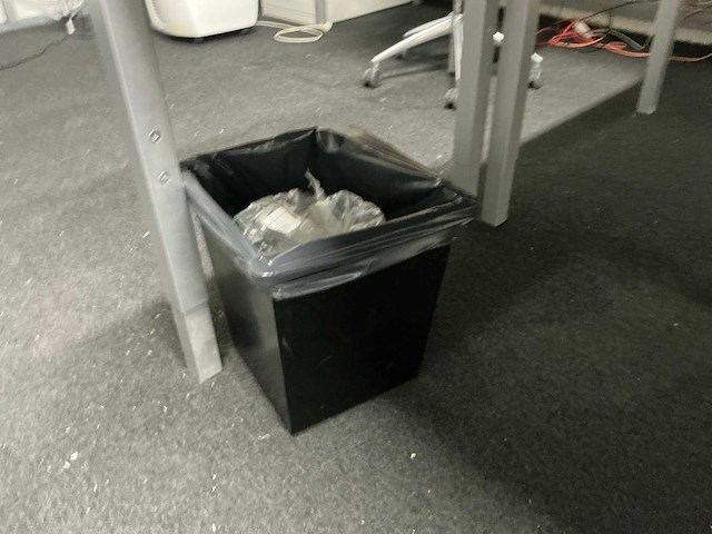 5 bureaus met toebehoren - afbeelding 2 van  14