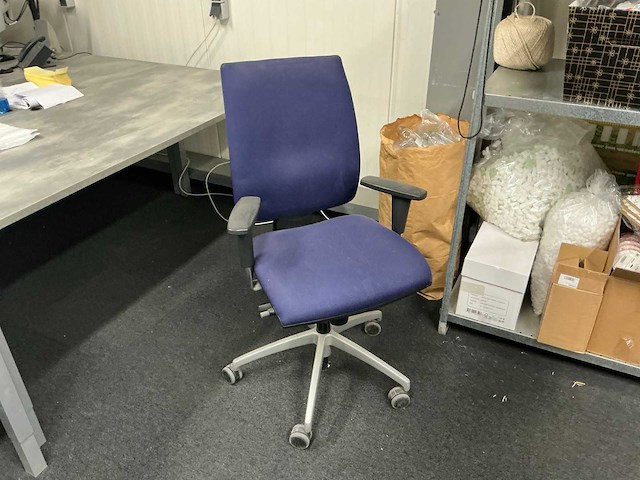 5 bureaus met toebehoren - afbeelding 3 van  14