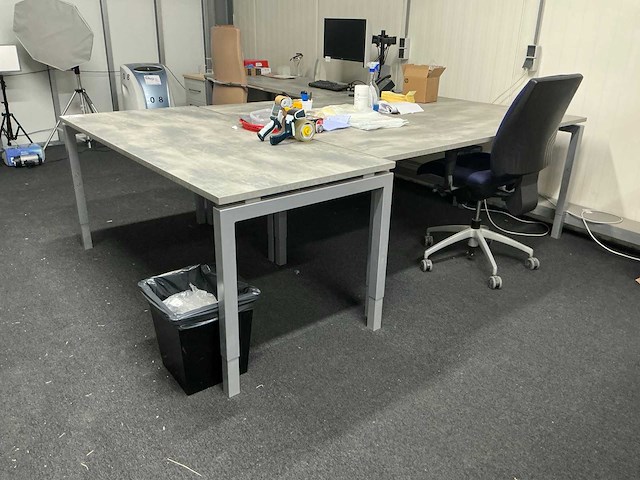 5 bureaus met toebehoren - afbeelding 1 van  14