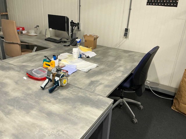 5 bureaus met toebehoren - afbeelding 8 van  14