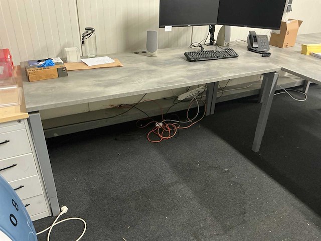 5 bureaus met toebehoren - afbeelding 9 van  14