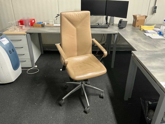 5 bureaus met toebehoren - afbeelding 11 van  14