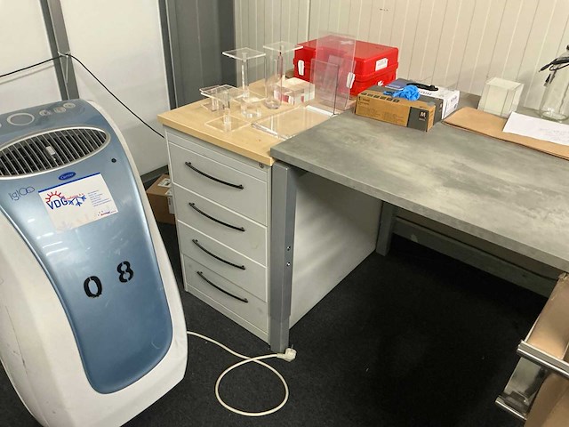 5 bureaus met toebehoren - afbeelding 12 van  14