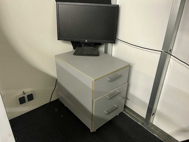 5 bureaus met toebehoren - afbeelding 14 van  14