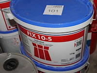 5 emmers fix 10s schomburg en zes emmers colorflex remmers op pallet. - afbeelding 2 van  3