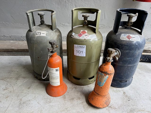 5 gasflesjes - afbeelding 1 van  1