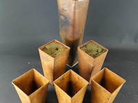 5 ijzeren en 1 koperen bloempot - afbeelding 3 van  5