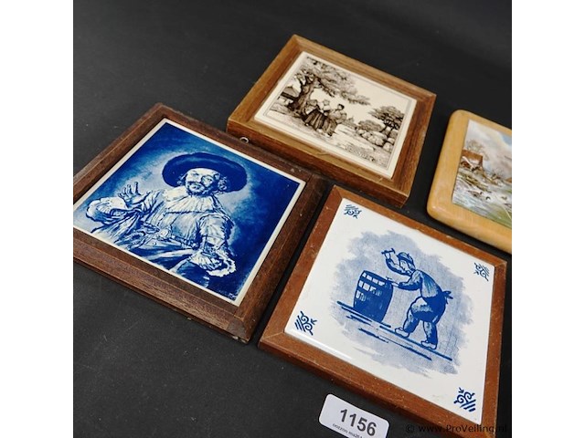 5 oude tegels in houten lijsten - afbeelding 2 van  5