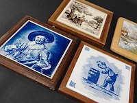 5 oude tegels in houten lijsten - afbeelding 2 van  5