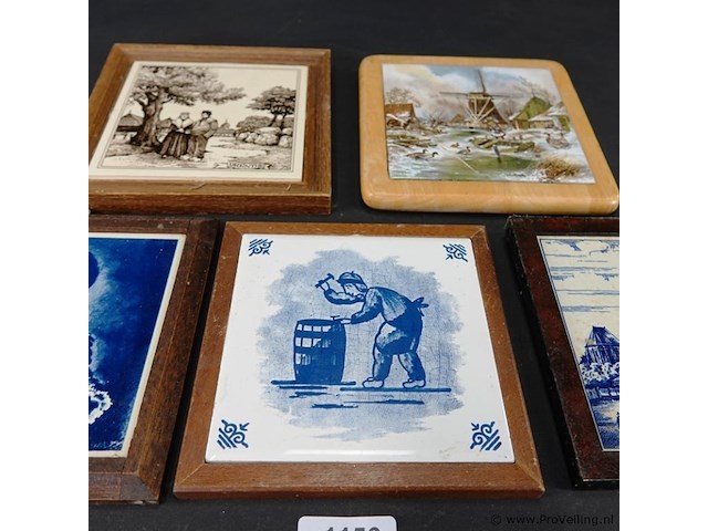 5 oude tegels in houten lijsten - afbeelding 4 van  5