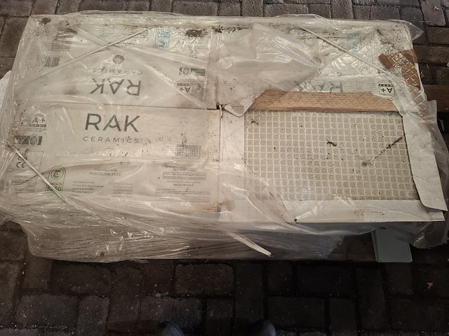 5 palleten met diverse tegels - afbeelding 1 van  5