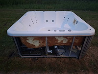 5 persoons jacuzzi en buitenspa - afbeelding 12 van  23