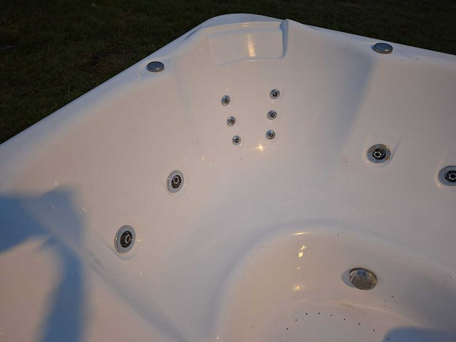 5 persoons jacuzzi en buitenspa - afbeelding 3 van  23