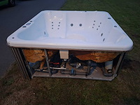 5 persoons jacuzzi en buitenspa - afbeelding 5 van  23