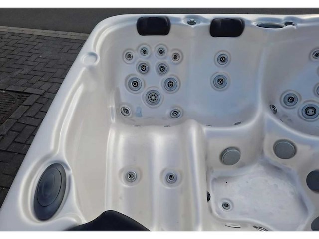 5 persoons jacuzzi en buitenspa - afbeelding 16 van  20