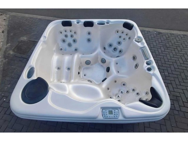 5 persoons jacuzzi en buitenspa - afbeelding 13 van  20