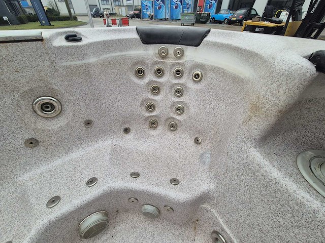 5 persoons jacuzzi en buitenspa - afbeelding 3 van  23