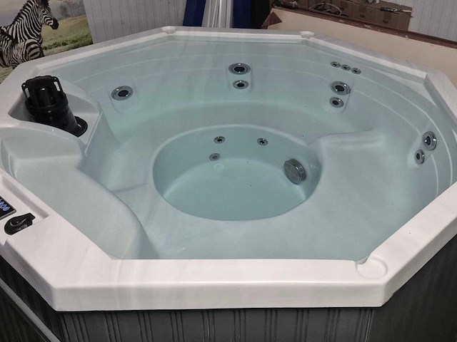 5 persoons jacuzzi en buitenspa - afbeelding 3 van  22