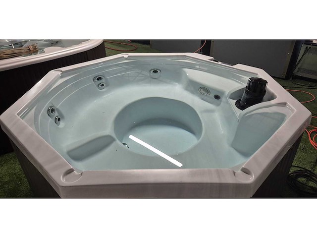 5 persoons jacuzzi en buitenspa - afbeelding 5 van  22