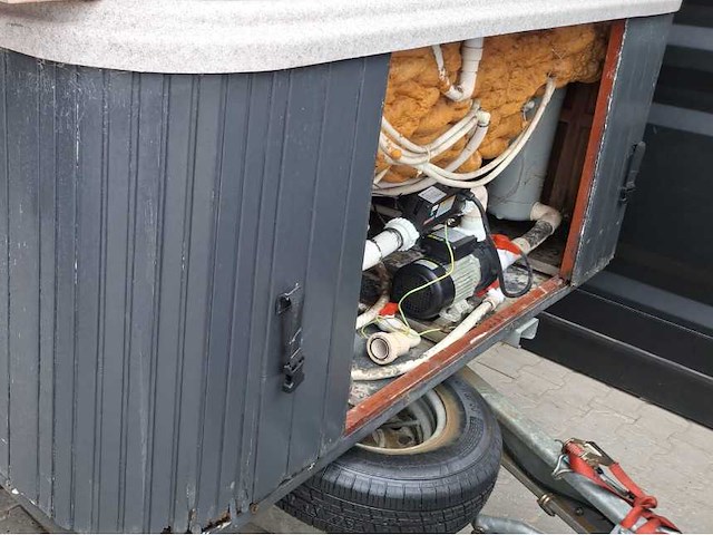 5 persoons jacuzzi en buitenspa - afbeelding 8 van  16