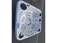 5 persoons jacuzzi en buitenspa - afbeelding 2 van  9