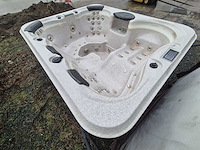 5 persoons jacuzzi en buitenspa - afbeelding 6 van  14