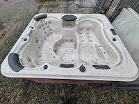 5 persoons jacuzzi en buitenspa - afbeelding 9 van  14