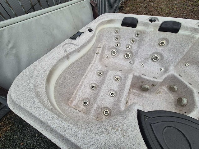 5 persoons jacuzzi en buitenspa - afbeelding 14 van  14