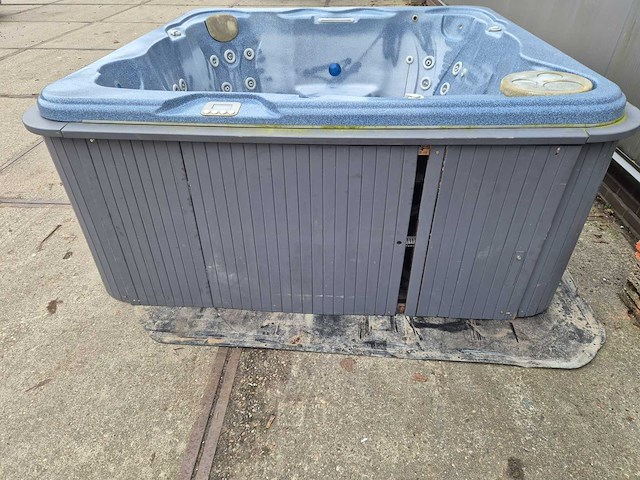 5 persoons jacuzzi en buitenspa - afbeelding 20 van  22