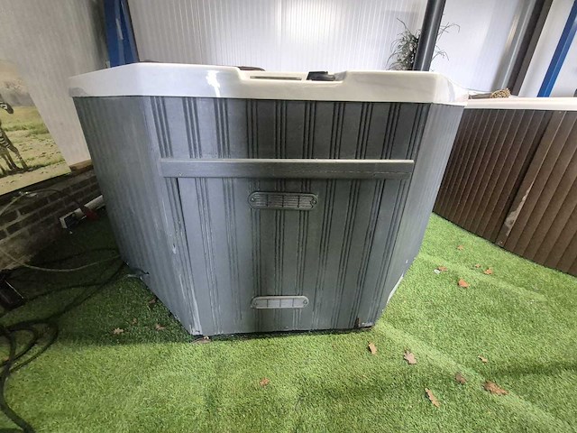 5 persoons jacuzzi en buitenspa - afbeelding 8 van  22