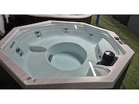 5 persoons jacuzzi en buitenspa - afbeelding 19 van  22