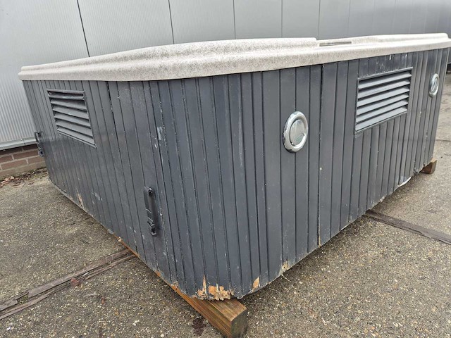 5 persoons jacuzzi en buitenspa - afbeelding 2 van  17
