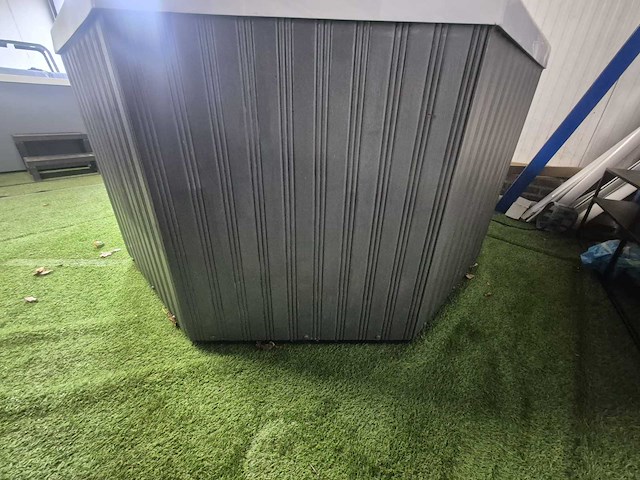 5 persoons jacuzzi en buitenspa - afbeelding 7 van  22