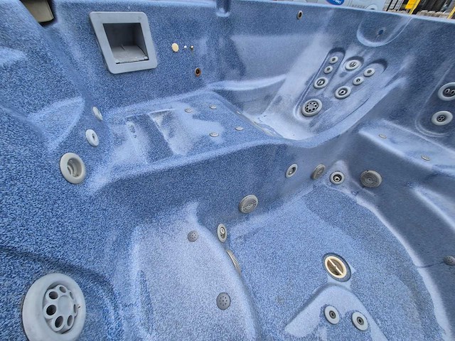 5 persoons jacuzzi en buitenspa - afbeelding 9 van  26