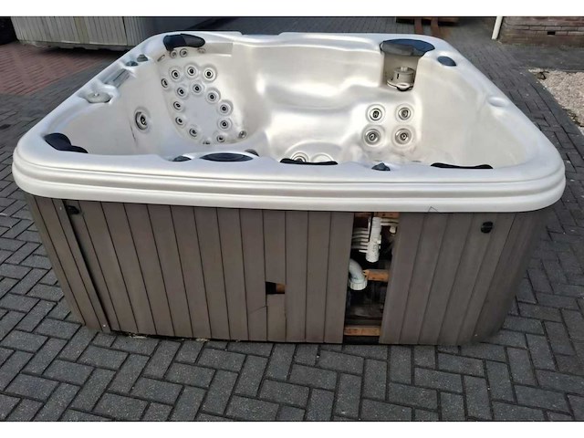 5 persoons jacuzzi en buitenspa - afbeelding 13 van  21