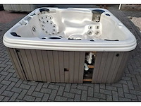 5 persoons jacuzzi en buitenspa - afbeelding 13 van  21