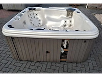 5 persoons jacuzzi en buitenspa - afbeelding 6 van  12