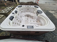 5 persoons jacuzzi en buitenspa - afbeelding 1 van  23