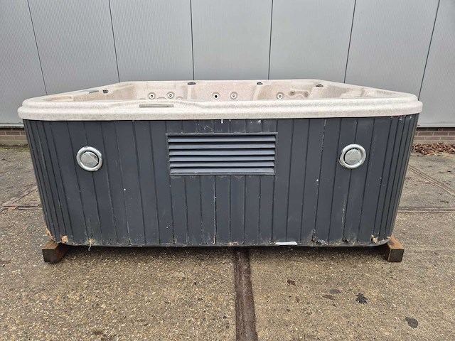 5 persoons jacuzzi en buitenspa - afbeelding 7 van  16
