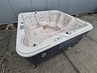 5 persoons jacuzzi en buitenspa - afbeelding 15 van  16