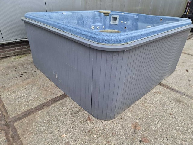 5 persoons jacuzzi en buitenspa - afbeelding 17 van  23