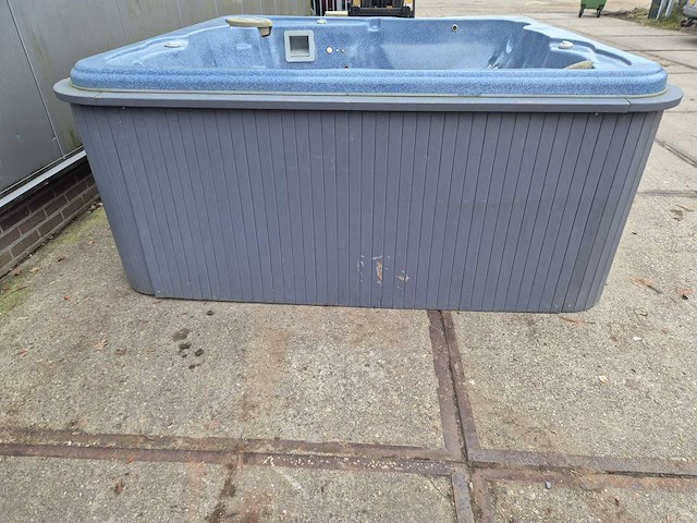5 persoons jacuzzi en buitenspa - afbeelding 18 van  23