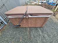 5 persoons jacuzzi en buitenspa - afbeelding 1 van  6