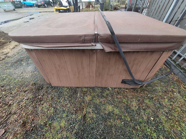 5 persoons jacuzzi en buitenspa - afbeelding 3 van  6