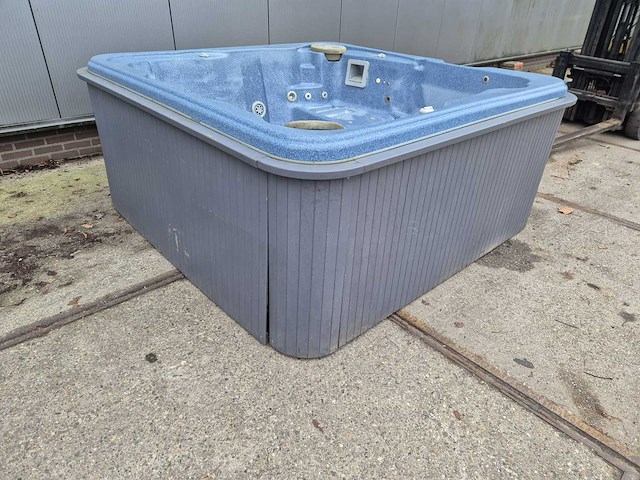 5 persoons jacuzzi en buitenspa - afbeelding 2 van  6